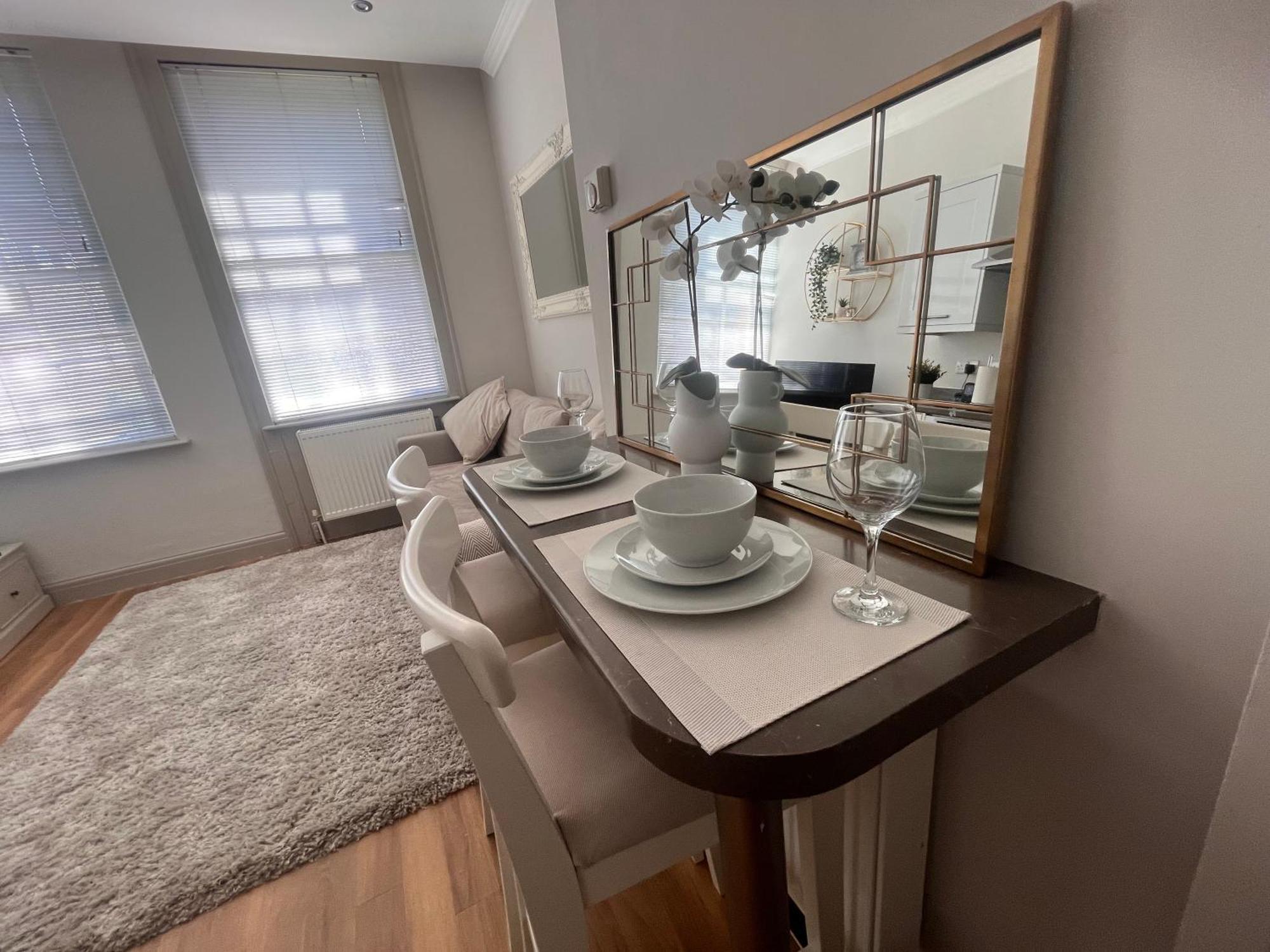 Central Private 1 Bed Flat Reading Eksteriør bilde